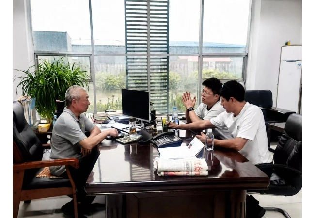 ANJIA Group team in business discussion with Peru delegation at Anping facility